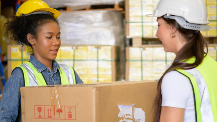 04-Female-Warehouse-workers-lift-box_2173258251.jpg