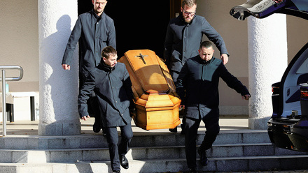 02 Funeral_2218857415.jpg