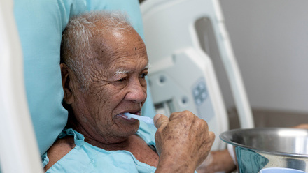 02-hospital-patient-teethbrushing_2282048911.jpg