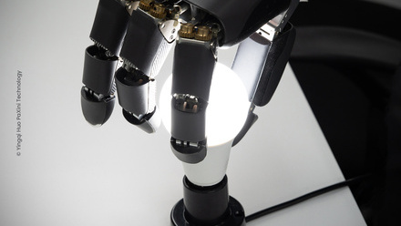 02-Robot-hand-image-2.jpg