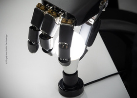 02-Robot-hand-image-2.jpg